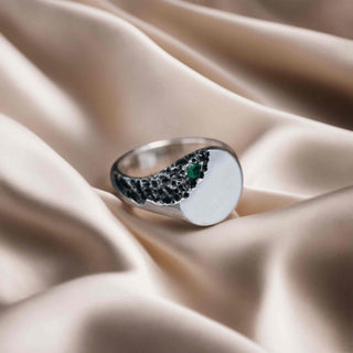 925 Stealing Silver Designer Men's Ring, Decorated With Tiny Corundum Emerald Gemstone