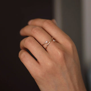 Diamond Ring Simple Criss Cross Diamonds Ring Wedding Ring with Elegant and Beautiful Design