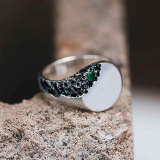 925 Stealing Silver Designer Men's Ring, Decorated With Tiny Corundum Emerald Gemstone