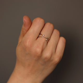 Diamond Ring Simple Criss Cross Diamonds Ring Wedding Ring with Elegant and Beautiful Design