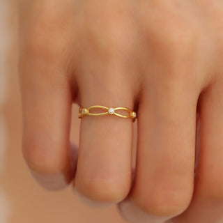 MINIMALIST WEDDING RING BY CROWN MINIMALIST